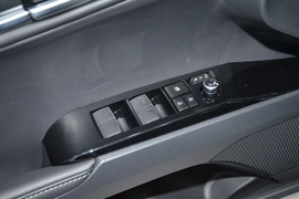 2025款丰田凯美瑞