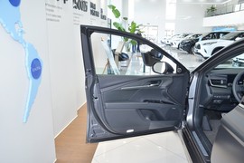 2025款丰田凯美瑞