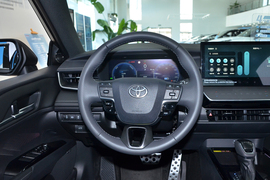 2025款丰田凯美瑞