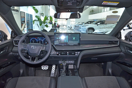 2025款丰田凯美瑞