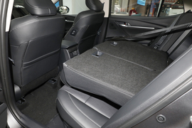 2025款丰田凯美瑞双擎