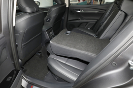 2025款丰田凯美瑞双擎