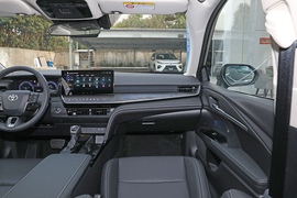 2025款丰田凯美瑞双擎