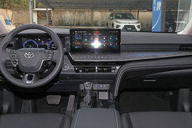 2025款丰田凯美瑞双擎