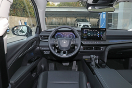 2025款丰田凯美瑞双擎