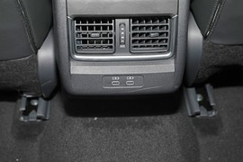 2025款丰田凯美瑞双擎