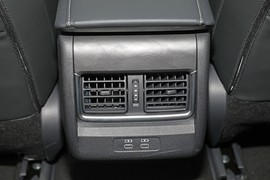 2025款丰田凯美瑞双擎