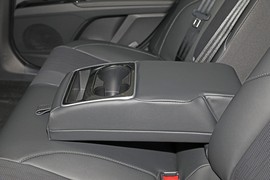 2025款丰田凯美瑞双擎