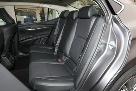 2025款丰田凯美瑞双擎