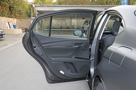 2025款丰田凯美瑞双擎