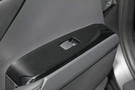 2025款丰田凯美瑞双擎