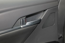 2025款丰田凯美瑞双擎