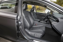 2025款丰田凯美瑞双擎