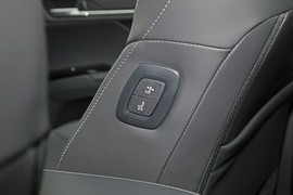 2025款丰田凯美瑞双擎