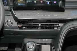 2025款丰田凯美瑞双擎