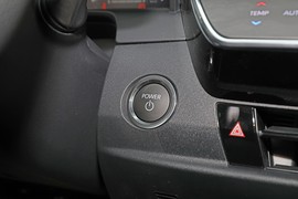 2025款丰田凯美瑞双擎