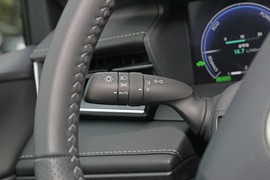 2025款丰田凯美瑞双擎