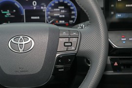 2025款丰田凯美瑞双擎