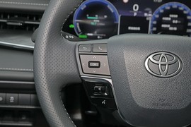 2025款丰田凯美瑞双擎