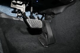 2025款丰田凯美瑞双擎