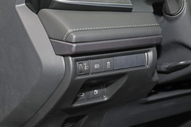 2025款丰田凯美瑞双擎