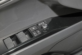 2025款丰田凯美瑞双擎