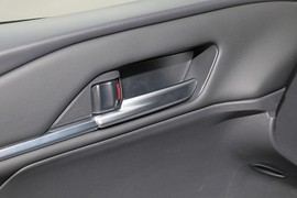 2025款丰田凯美瑞双擎