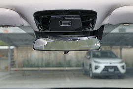 2025款丰田凯美瑞双擎