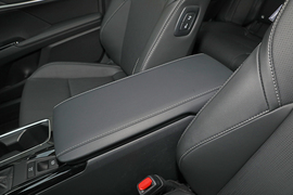 2025款丰田凯美瑞双擎