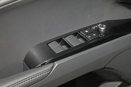 2025款丰田凯美瑞双擎