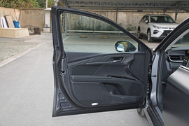 2025款丰田凯美瑞双擎