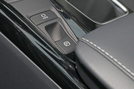 2025款丰田凯美瑞双擎