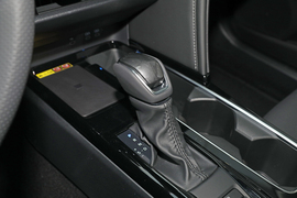 2025款丰田凯美瑞双擎