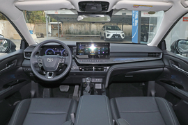 2025款丰田凯美瑞双擎