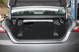 2025款丰田凯美瑞双擎