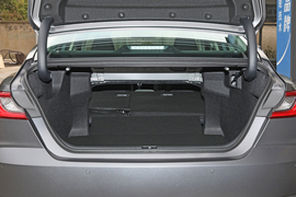 2025款丰田凯美瑞双擎