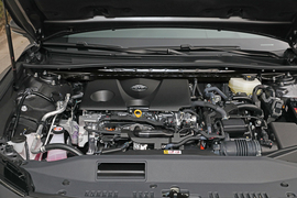 2025款丰田凯美瑞双擎