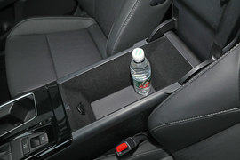 2025款丰田凯美瑞双擎