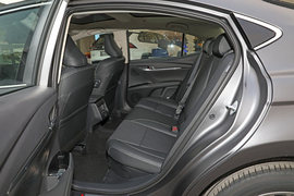 2025款丰田凯美瑞双擎