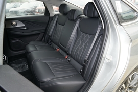 2025款奇瑞艾瑞泽8