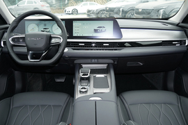 2025款奇瑞艾瑞泽8