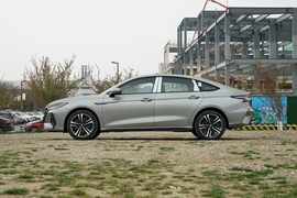 2025款奇瑞艾瑞泽8