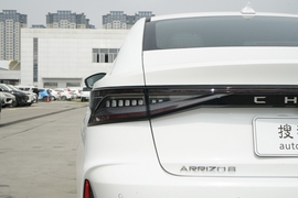 2025款奇瑞艾瑞泽8