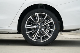 2025款奇瑞艾瑞泽8