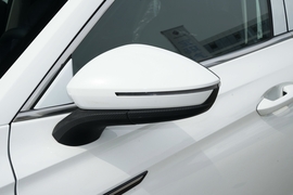 2025款奇瑞艾瑞泽8