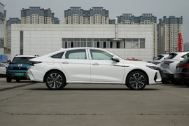 2025款奇瑞艾瑞泽8