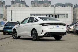 2025款奇瑞艾瑞泽8