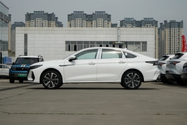 2025款奇瑞艾瑞泽8