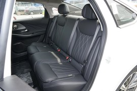 2025款奇瑞艾瑞泽8