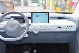 2025款奔腾小马